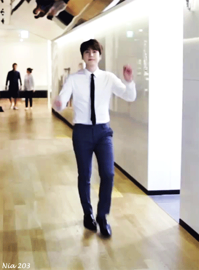 Image result for kyuhyun thighs gif