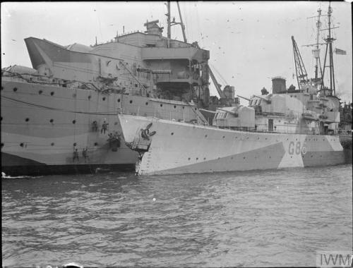 hms-exeter - Royal Navy destroyer Musketeer, showing damage she...