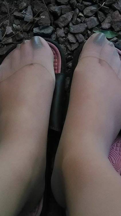 midwestguyandwife - My Nylon Toes as requested. MariaYummie...