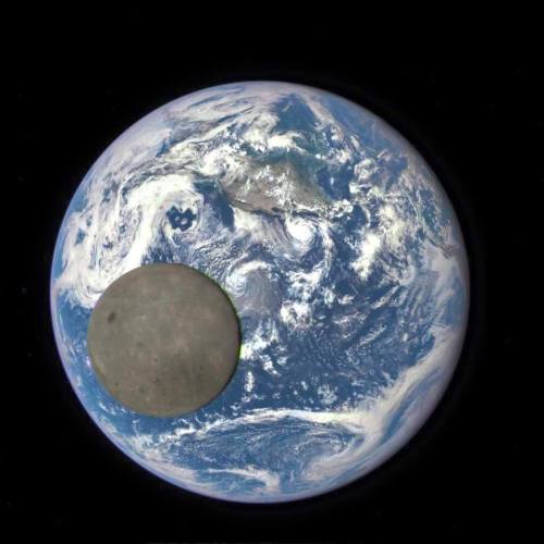 coolthingoftheday - The moon passed between ‪NASA‬’s Deep Space...