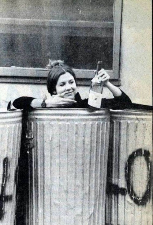 the-power-of-the-dark-side - Carrie Fisher in the trash with a...