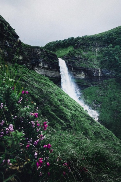 maureen2musings - Hidden waterfall on Skyethe_kafka
