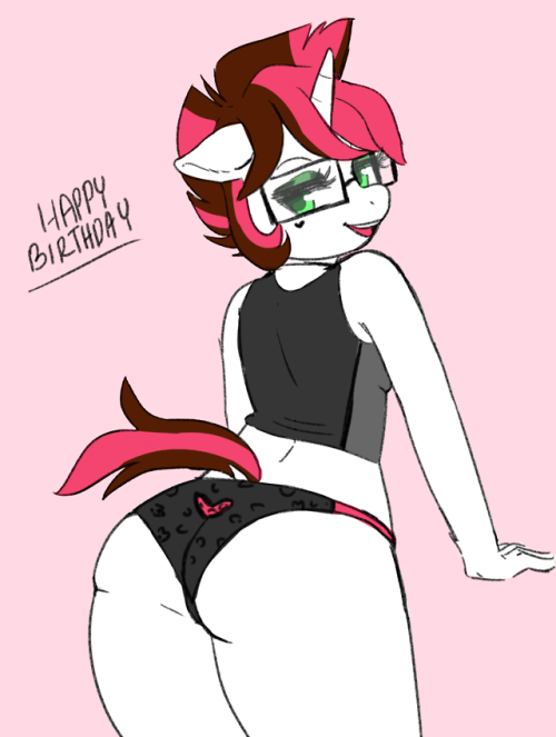 A quick butt. Happy belated birthday @skuttz. 
