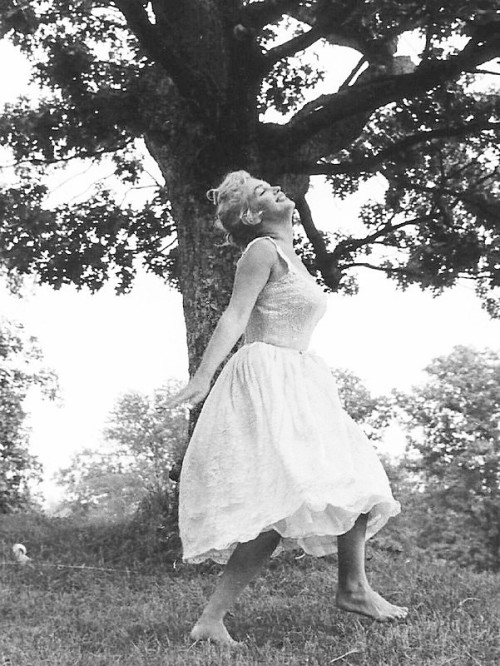 wehadfacesthen - A photo of Marilyn Monroe dancing in the grass...