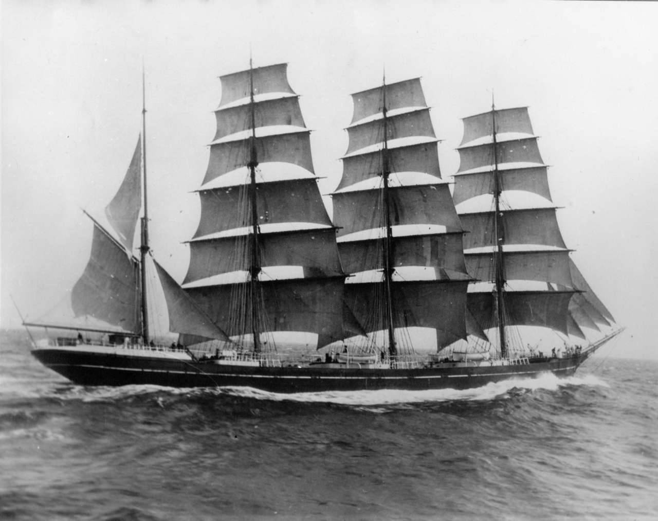 lazyjacks:
“Ponapi nearing Queenstown with full cargo of Australian wheat
James Crookall
City of Vancouver Archives
Reference code AM640-S1-: CVA 260-1193
”
