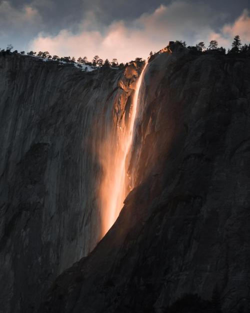 loveeveryoneoftenblog - “Firefall” at Yosemite (3200x4000) [OC]...
