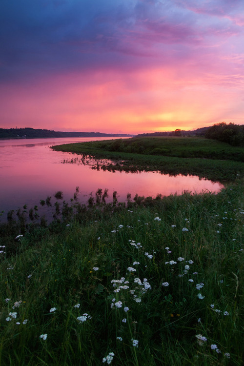 a-sydney:Sunset on Volga River by Sergey Sutkovoy