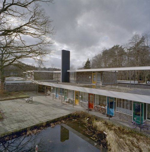 germanpostwarmodern - Patiowoningen (1964-65) of Twente...