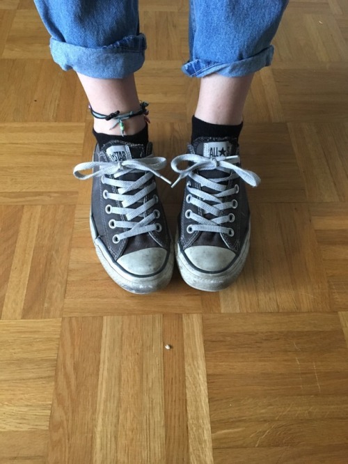 mistress-nikky - still got these ratty old Converse, I wore...