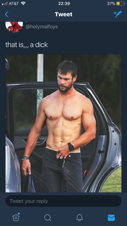 carillonghorn - sniffling - sniffling - saw the chris hemsworth dick print and lemme tell ya….....