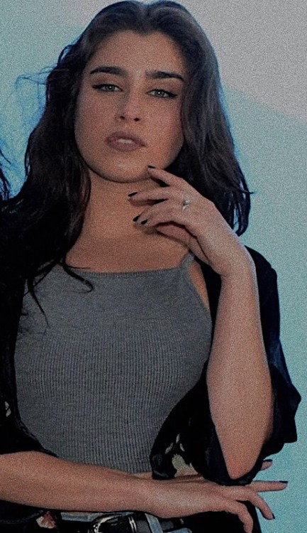 hellaregui:Will she ever bring this outfit back?