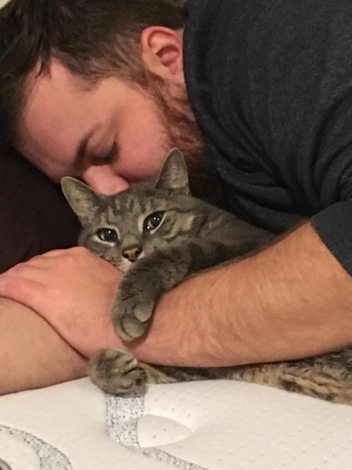 awwww-cute - My brother was away for a month. His kitty missed...