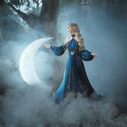sosuperawesome:Star Cape and Northern Sky Dress, by Fairytas on...