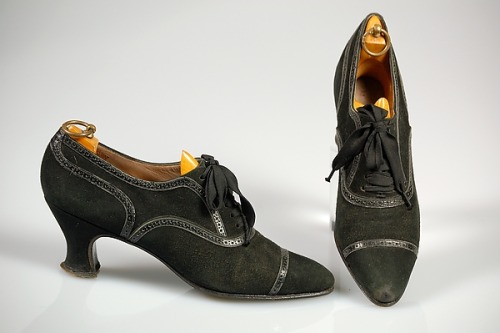 shewhoworshipscarlin - Oxfords, 1927, Britain.Want