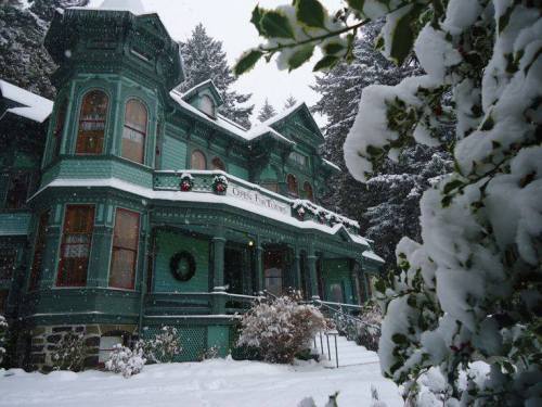 steampunktendencies - Snowy Victorian Houses II 