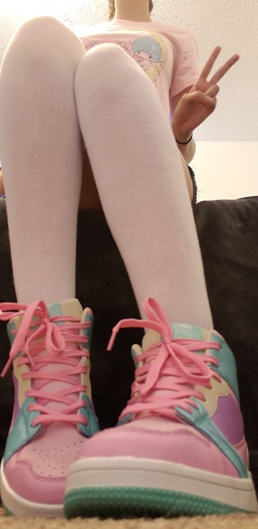 kawaiigiantess - Would you guys rather be under my shoe or inside...