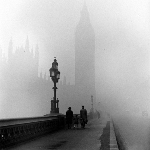 edoardojazzy:Londra nebbia, 1947 @Hans Selvaggio