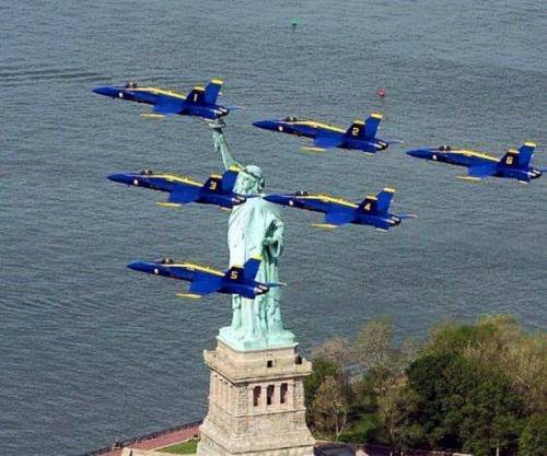 planesawesome - US Navy Blue Angels fly past Lady Liberty in New...