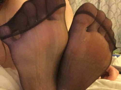 sweetcherrypanties - cute feet appreciation post !! Message me...