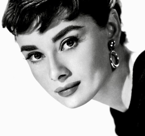 summers-in-hollywood - Audrey Hepburn, 1954