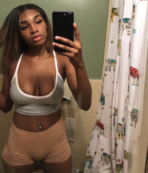 hornymixedgirl:Slim thick woman who loves other woman...