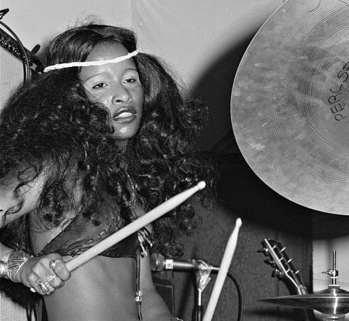 psychedelicway - Chaka Khan performing with Rufus at a record...