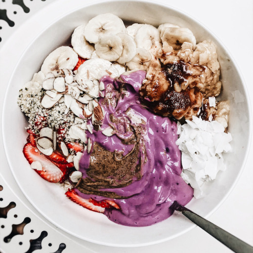 jessicasodenkamp - Oatmeal bowl topped with dairy-free blueberry...