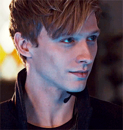 the new villain of shadowhunters seem awsome in the trailer!! love the actress <3 and I hope clar