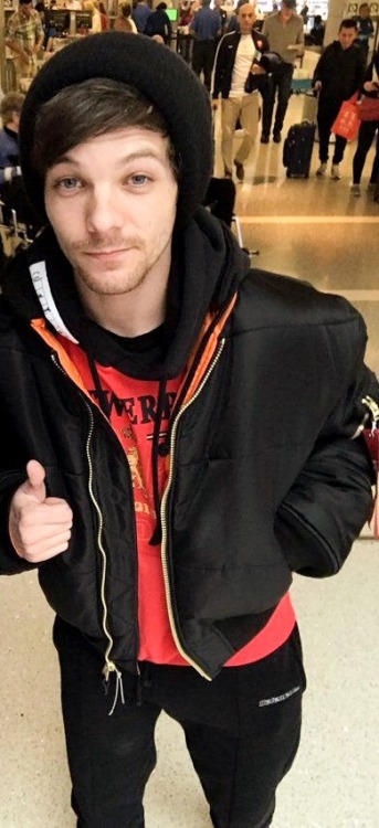 louisforlunch - Louis today at LAX (February 18th) x
