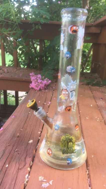 sarcasticandstoned - Check out the newest glass! Baby knows what...