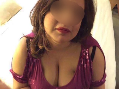 latinahotwife12 - Does latinahotwife12 make your cock hard....
