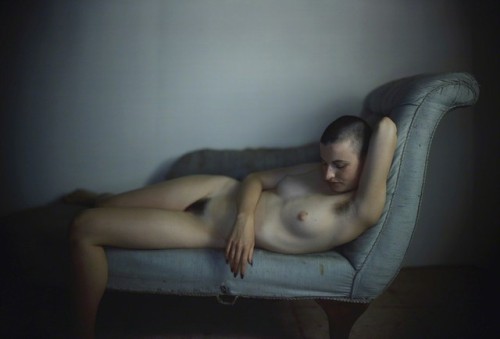 natural-beauty-art - Richard Learoyd - Freya, Nude horizontal,...