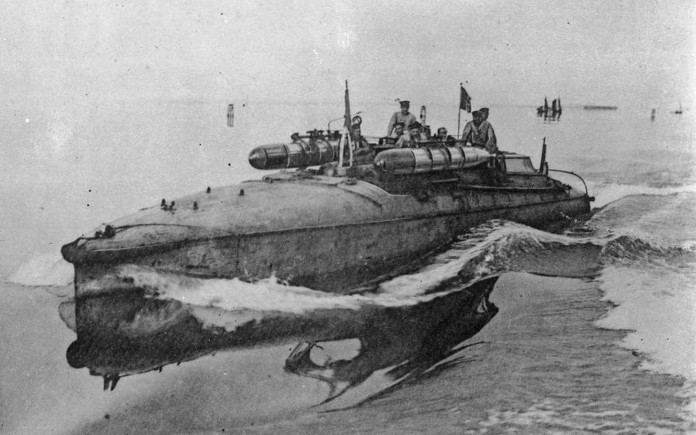 Один из первых торпедных катеров