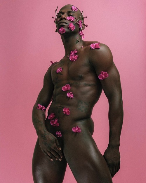dommekinks - melaninmuscle - #flowersbychantarLove love love...