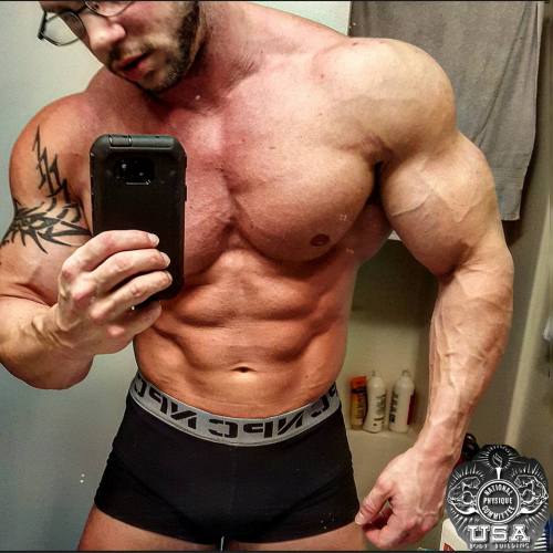 thick-sexy-muscle:Brian Michael Martinez, thick muscle...
