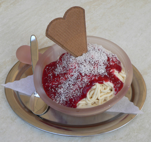 willkommen-in-germany - Spaghettieis is a German icecream made to...