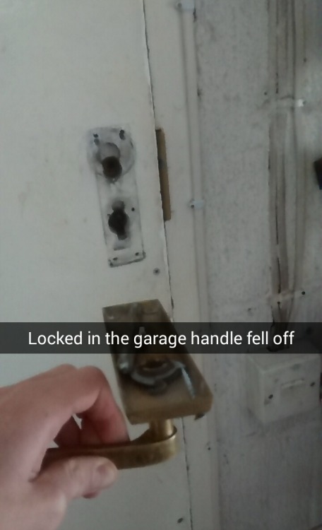itsagifnotagif - I got locked in the garageSnapchat - ...