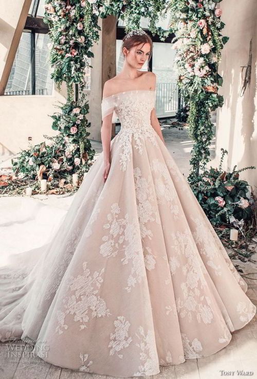 (via Tony Ward La Mariée Spring 2019 Wedding Dresses — “Roman...