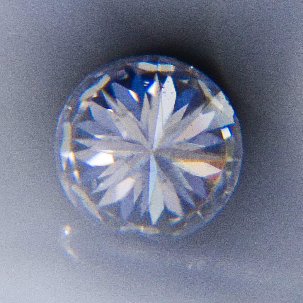 ダイヤモンド　クローズアップ　婚約指輪の素材　
