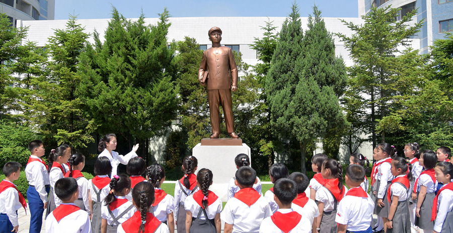 Один день северокорейских пионеров из школы Чанджон
