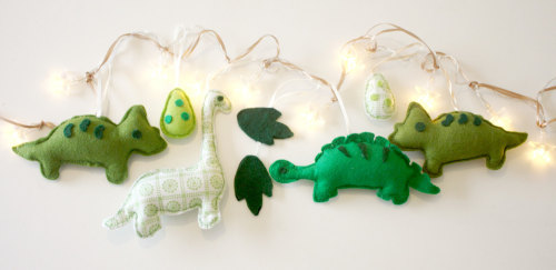 sosuperawesome:Felt string lights by ButtonOwlBoutique on Etsy