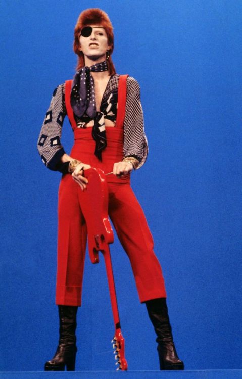 vintageeveryday - 28 David Bowie’s most memorable fashion...
