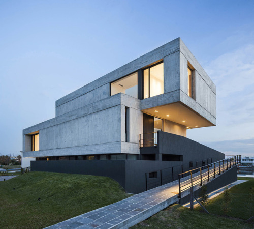 architorturedsouls:Casa Duas Caixas / Remy Arquitectosph:...