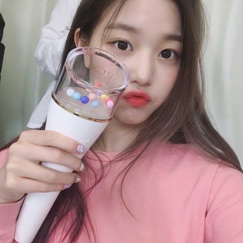 wonyounged - [] Wonyoung took a selfie with the official IZONE...