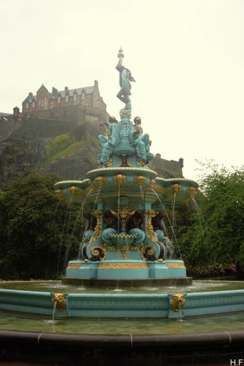 thethingsiveseen-photography - Exploring Edinburgh in the rain. 
