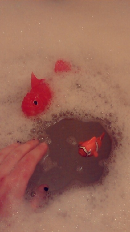 daddys-little–boy - i tooks a bath! here some bubble fishy fwens