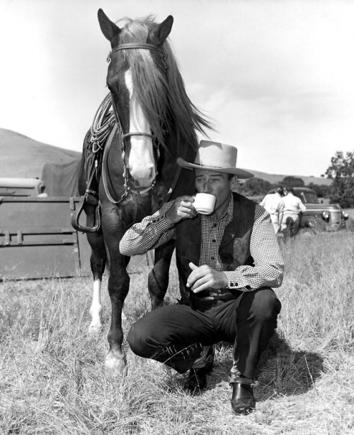 oldhollywoodfilms:John Wayne takes a coffee break on the set...