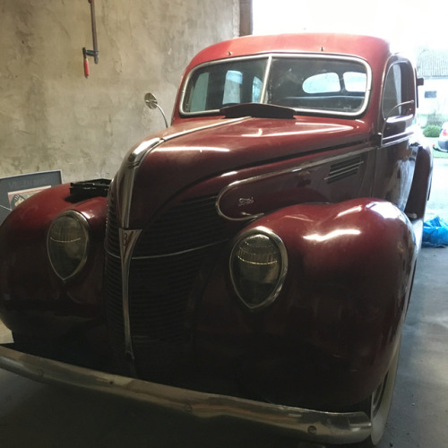 Selling my Ford Sedan Deluxe from 1938, flathead, right hand...