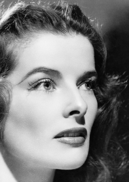 summers-in-hollywood - Katharine Hepburn in close-up, 1941