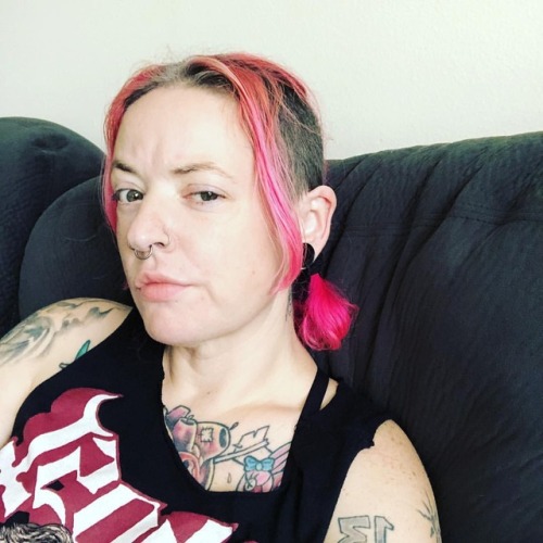 Monday feels #selfie #me #tattooedgirl #pinkhair #ghosttheband...